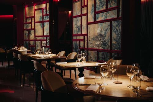 a row of tables in a restaurant with wine glasses at Radisson Blu Resort & Spa, Malta Golden Sands in Mellieħa