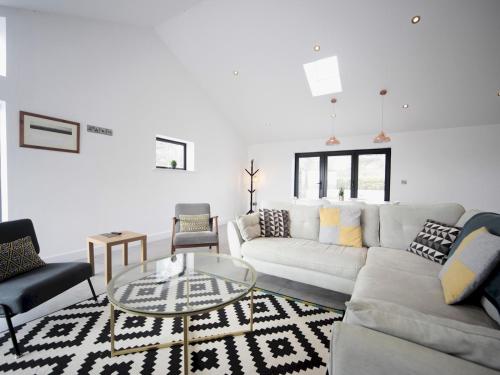 Χώρος καθιστικού στο Luxury Property with Stunning View - Pass the Keys