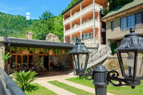 Ein Garten an der Unterkunft machakhela inn Cottage and hotel