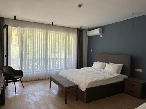 Ein Bett oder Betten in einem Zimmer der Unterkunft machakhela inn Cottage and hotel