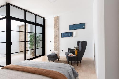 Manya Valencia by Concept Flats