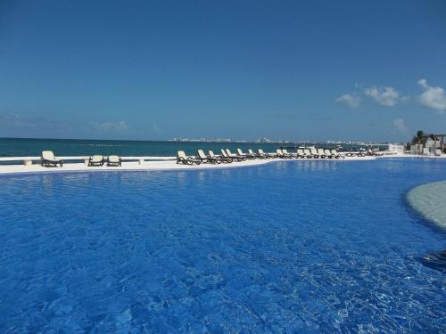 Πισίνα στο ή κοντά στο Punta me Luxury Apartment Beach front