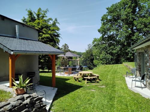 Κήπος έξω από το Holiday Home in Waimes with Garden