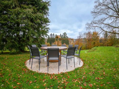 Κήπος έξω από το Holiday Home in Waimes with Garden