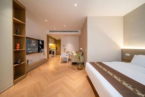 a hotel room with a bed and a dining room at Shanghai Hills&Mico Hotel Residences Near Changshou Road in Shanghai