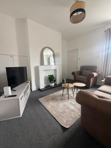 a living room with a couch and a tv at ResiLets 1st Floor apartment in Blythe