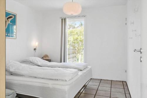 a white room with a bed and a window at 523-Lemvig-Gammel-damsgardvej-8 in Lemvig