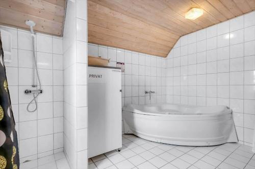 Ένα μπάνιο στο 377-Harboore-Fourmivej-56