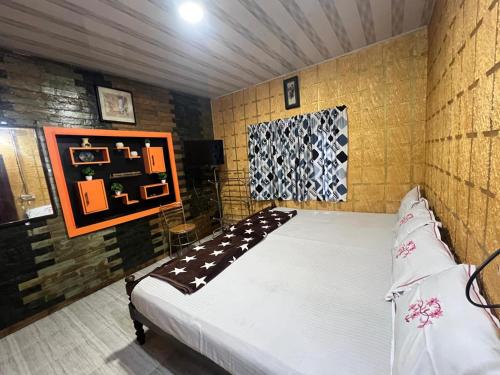 a bedroom with a large white bed in a room at Periyar Cottage in Munnar