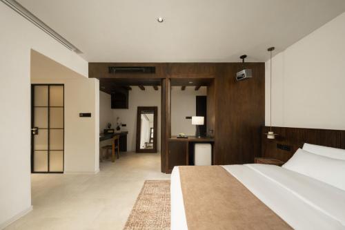 a bedroom with a large bed and a desk at Dali Zhi'an Hotel in Dali Ancient Town