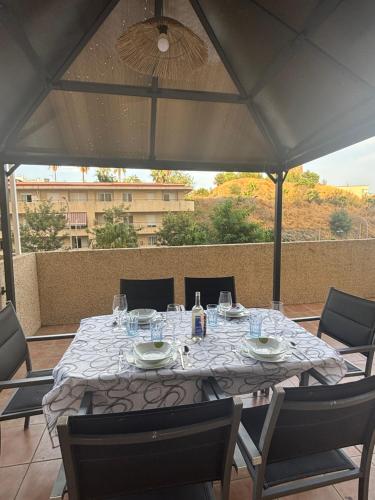 Apartamento para 6 con Wifi, AC, Piscina y Parking gratis