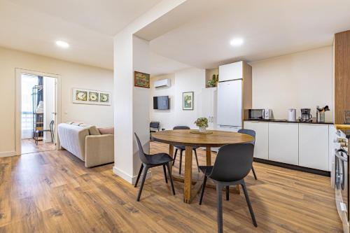 GMC Turistics - Paseo Marítimo Estepona