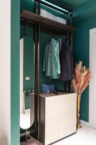 a room with a closet with a bed and a mirror at Duse Luxury Stay in Milan