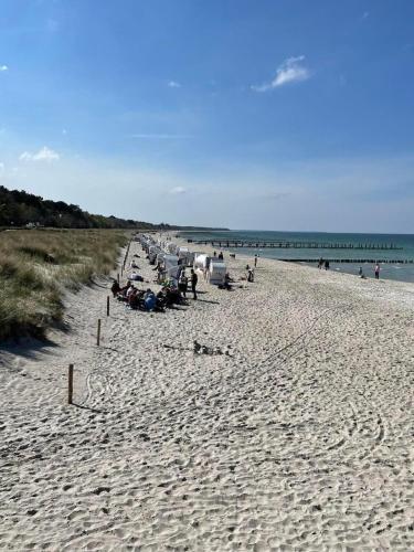 a beach with a bunch of boats and people on it at Weisses Traumschloss An Der Ostsee Zwischen Zingst Und Rügen in Hohendorf