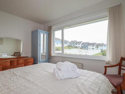 Ένα ή περισσότερα κρεβάτια σε δωμάτιο στο Surf View