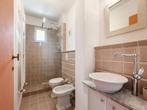 Bilik mandi di Holiday home in Toscana with pool