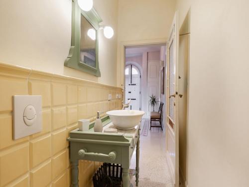 Bilik mandi di Holiday home in Toscana with pool