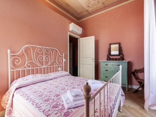 Katil atau katil-katil dalam bilik di Holiday home in Toscana with pool