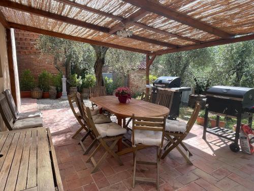 Taman di luar Holiday home in Toscana with pool