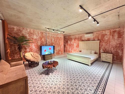 a bedroom with a bed and a tv in it at Sky Garden Hotel Tam Dao Phu Tho in Tam Ðảo