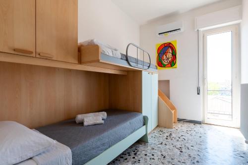 a small bedroom with a bunk bed and a window at Appartamento Clizia in Pescara