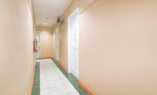 Gambar di galeri bagi Urban Travellers Hotel by RedDoorz di Manila