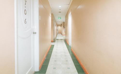 Gambar di galeri bagi Urban Travellers Hotel by RedDoorz di Manila