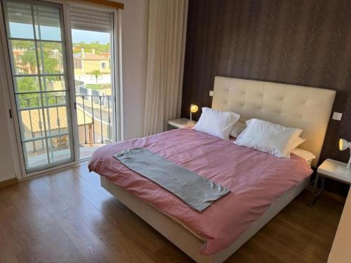 Imagen de la galería de Luxury 6BR Villa Private Pool & Games Room Sleeps 12, en Quarteira