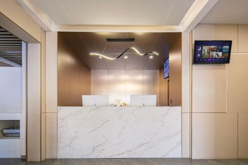 Télévision ou salle de divertissement dans l'établissement Yichun Jiashan Xiushui Boutique Hotel