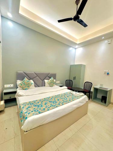 a bedroom with a large bed with a ceiling fan at Hotel Sahani in Jāmb