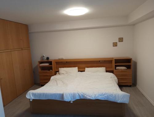 a bedroom with a large bed with a wooden headboard at Ferienwohnung Brigitte in Volkach