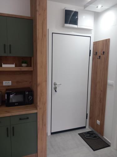 Cuisine ou kitchenette dans l'établissement Apartman Anja Divcibare