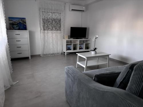 Apartment in Pirovac with balcony, air conditioning, Wi-Fi (4717-1)
