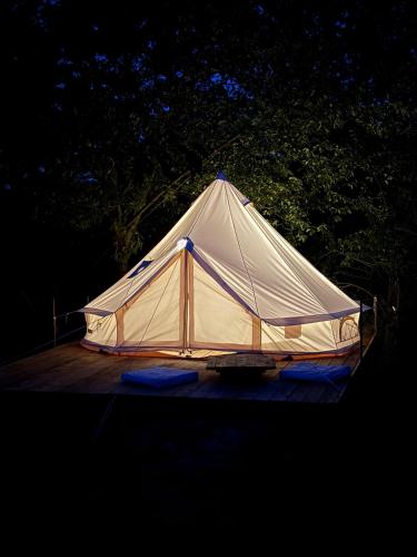 a white tent is lit up at night at Jelena in Kutná Hora