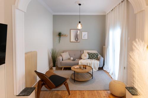 New Stylish Central 2BD, Balcony