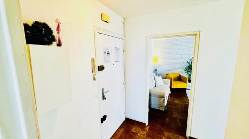 a room with a bed and a door to a bedroom at Coeur de Dammarie - Balcon et Parking privé in Dammarie-lès-Lys