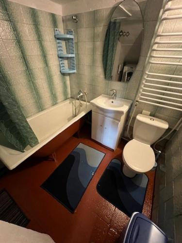 Vannituba majutusasutuses Апартаменти на Кульпарківській, Viktoria Gardens, Франківський район, ТЦ Південний