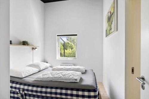 Una cama o camas en una habitación de FJ1014-Jaegerspris-Digevej-22