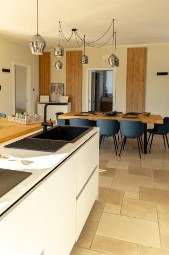 Dapur atau dapur kecil di Villa Santo Spirito a 5 minuti da Otranto