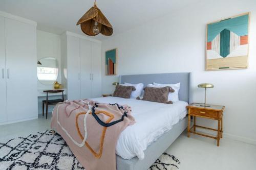 a bedroom with a large bed and a table at Chic apartment with a beautiful view in Cape Town