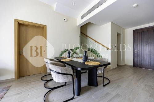 Galería fotográfica de Bloomfields 2br Iconic Villa With Beach Access en Fujairah