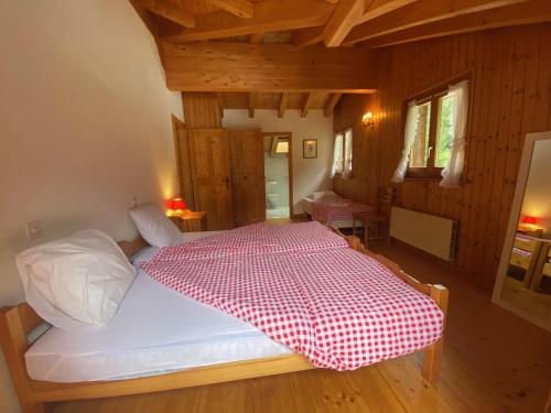 Auberge du Val des dixにあるベッド