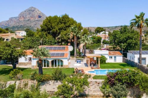 Villa Seniola by Villa Plus