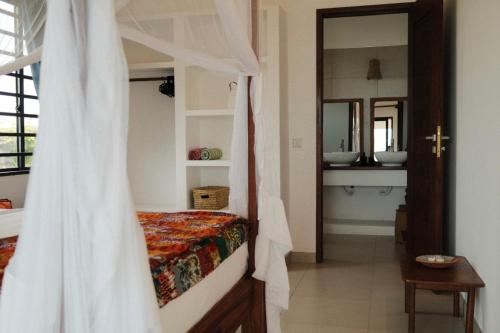 Ένα μπάνιο στο Villa Kweli - Private Ocean Front Villa