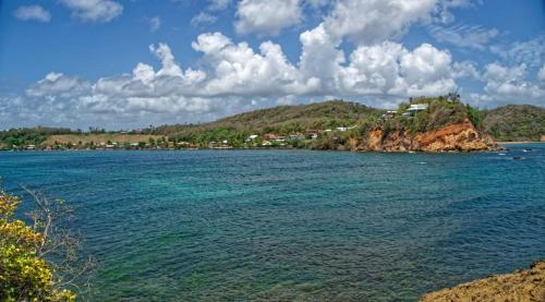 a view of a large body of water at Studio paisible avec piscine, pas loin de la plage in La Trinité