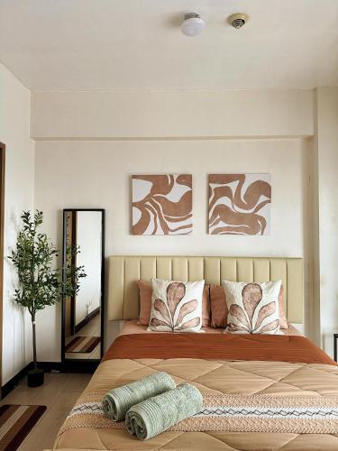 a bedroom with a large bed and a mirror at Kai cabins NAIA 3 walking distance Newport City Pasay in Manila