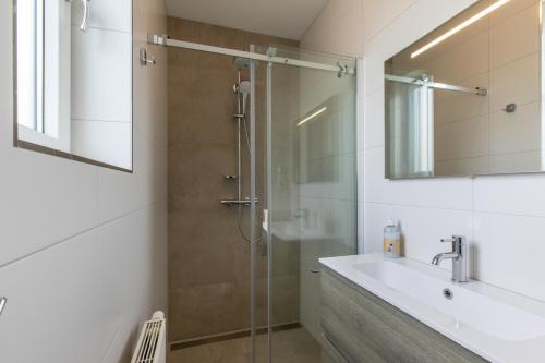 Koupelna v ubytování Vakantiehuis Zoutelande met grote tuin dichtbij strand