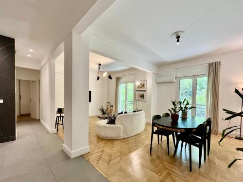 Elegant Two Bedroom Apartment a few steps from Plaka