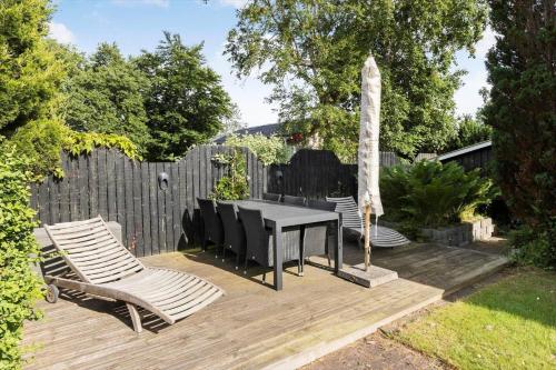 a patio with a table and chairs and a fence at 8517-Grenaa-Ellevej-31 in Grenå