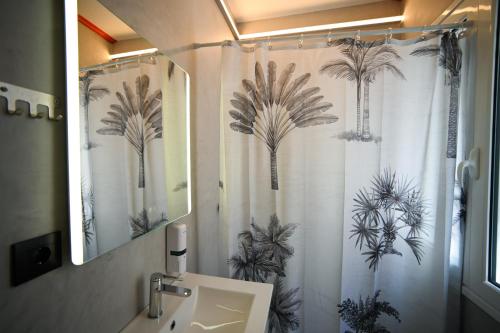 Plaka Suite Next to Acropolis by Zeus Suites